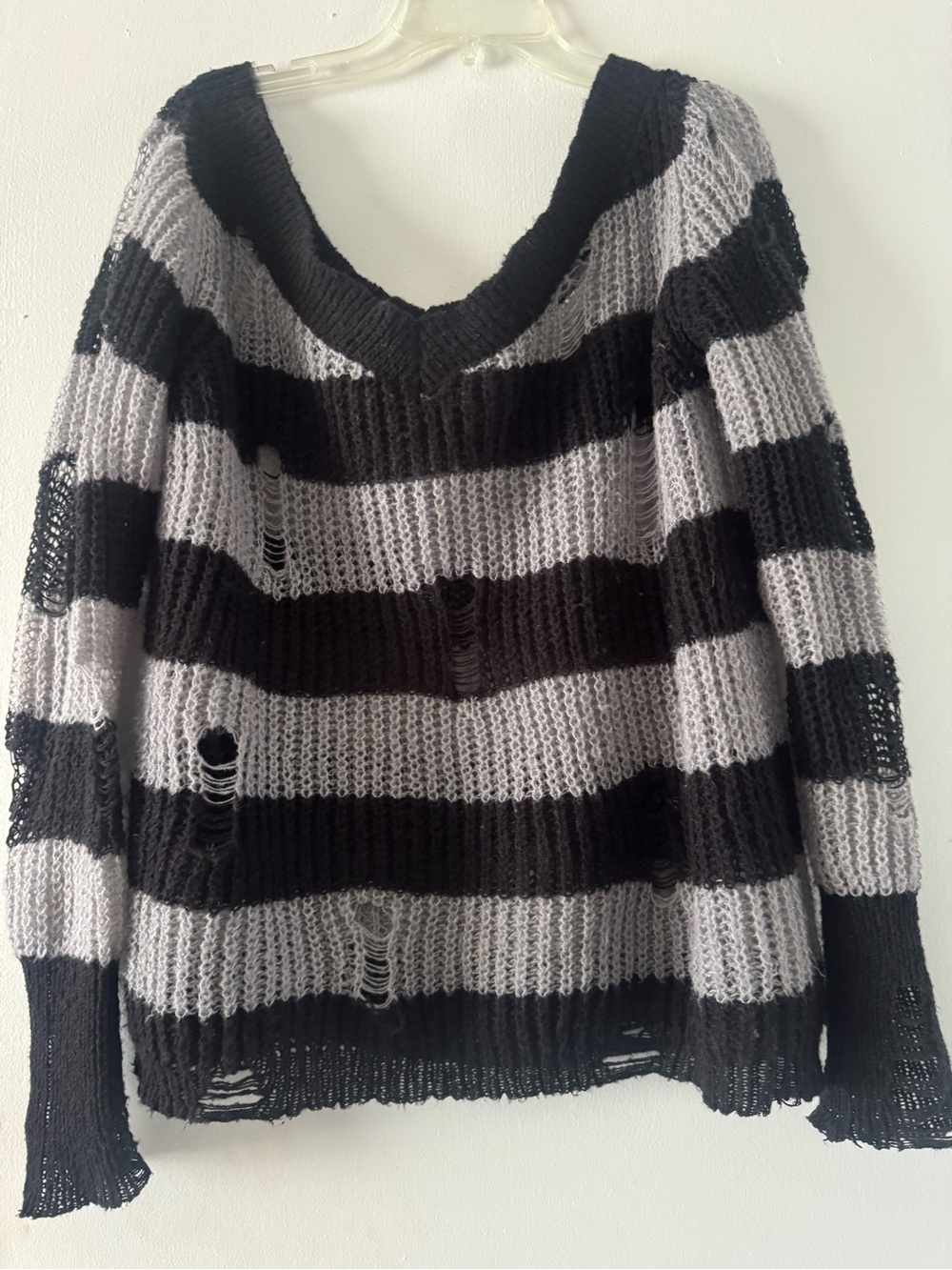 ROMWE Black and Gray Striped V-Neck Sweater